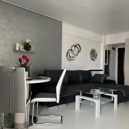 Luxury Westpark 2-Room Apartment Lakeview W5 Bukarest Eksteriør billede