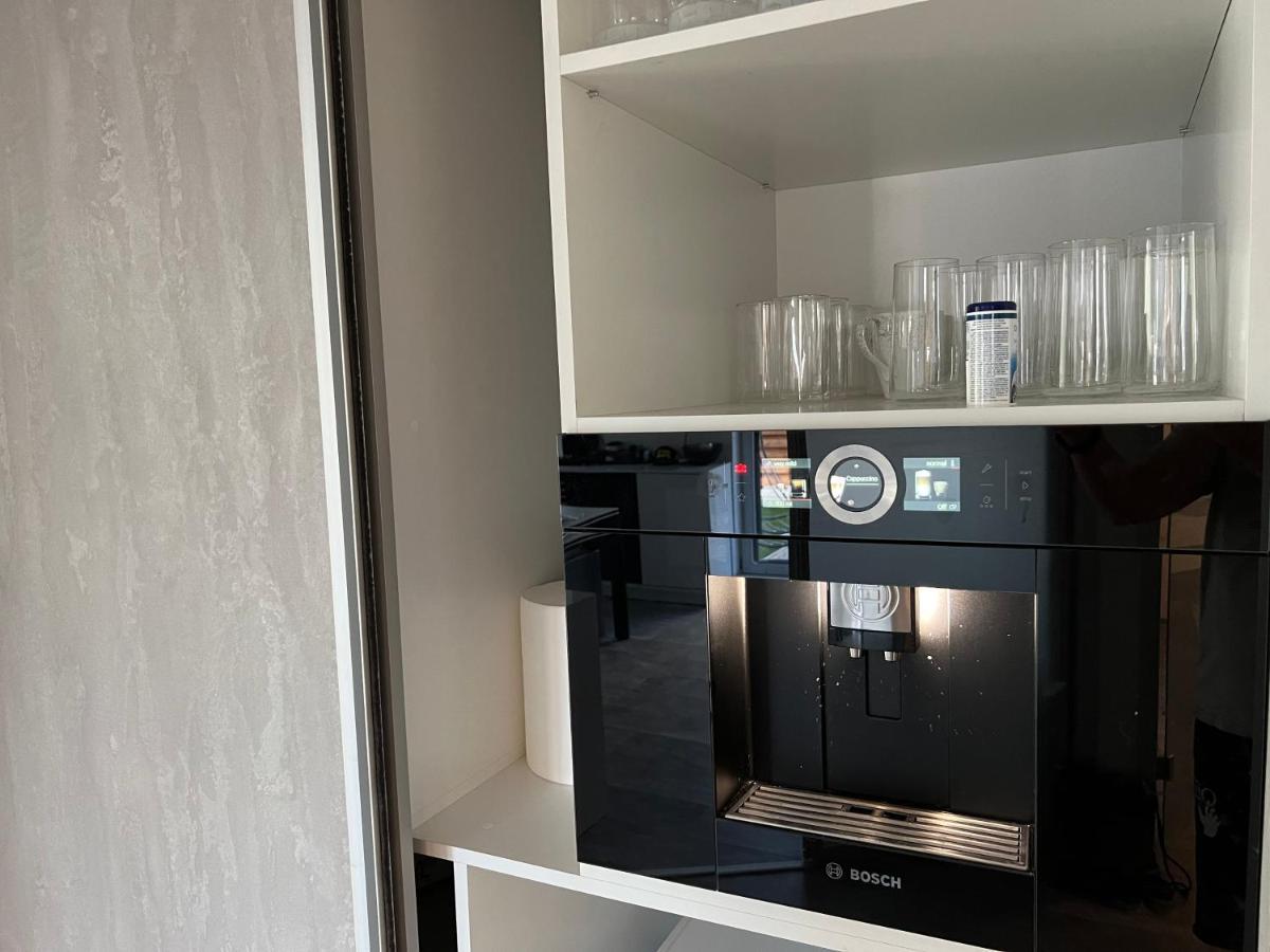 Luxury Westpark 2-Room Apartment Lakeview W5 Bukarest Eksteriør billede