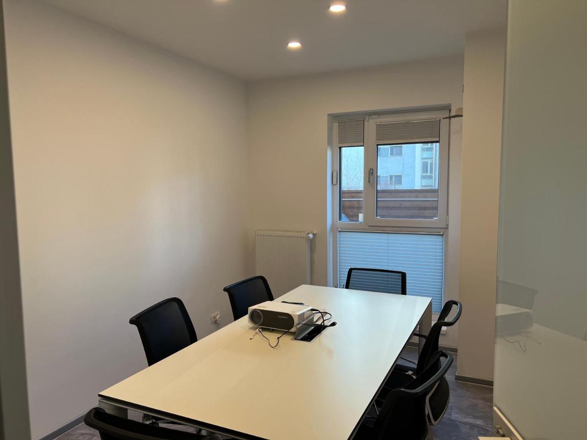Luxury Westpark 2-Room Apartment Lakeview W5 Bukarest Eksteriør billede