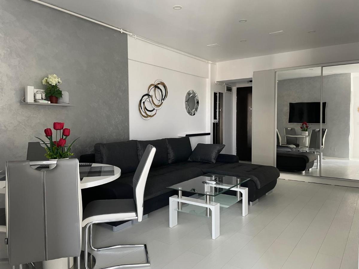 Luxury Westpark 2-Room Apartment Lakeview W5 Bukarest Eksteriør billede