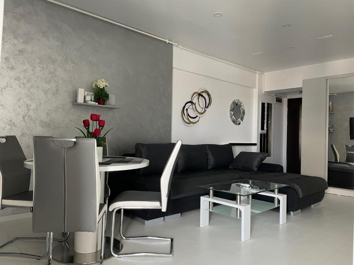 Luxury Westpark 2-Room Apartment Lakeview W5 Bukarest Eksteriør billede