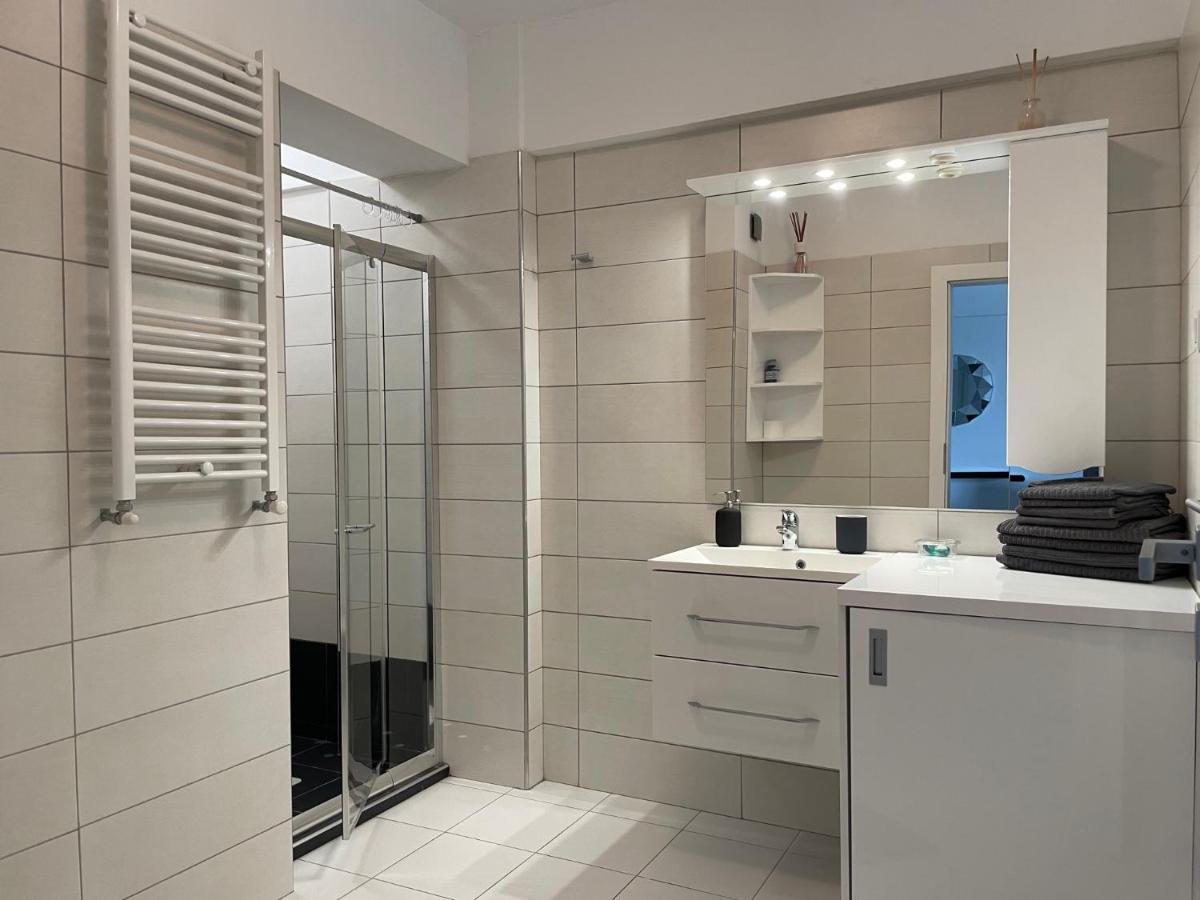 Luxury Westpark 2-Room Apartment Lakeview W5 Bukarest Eksteriør billede
