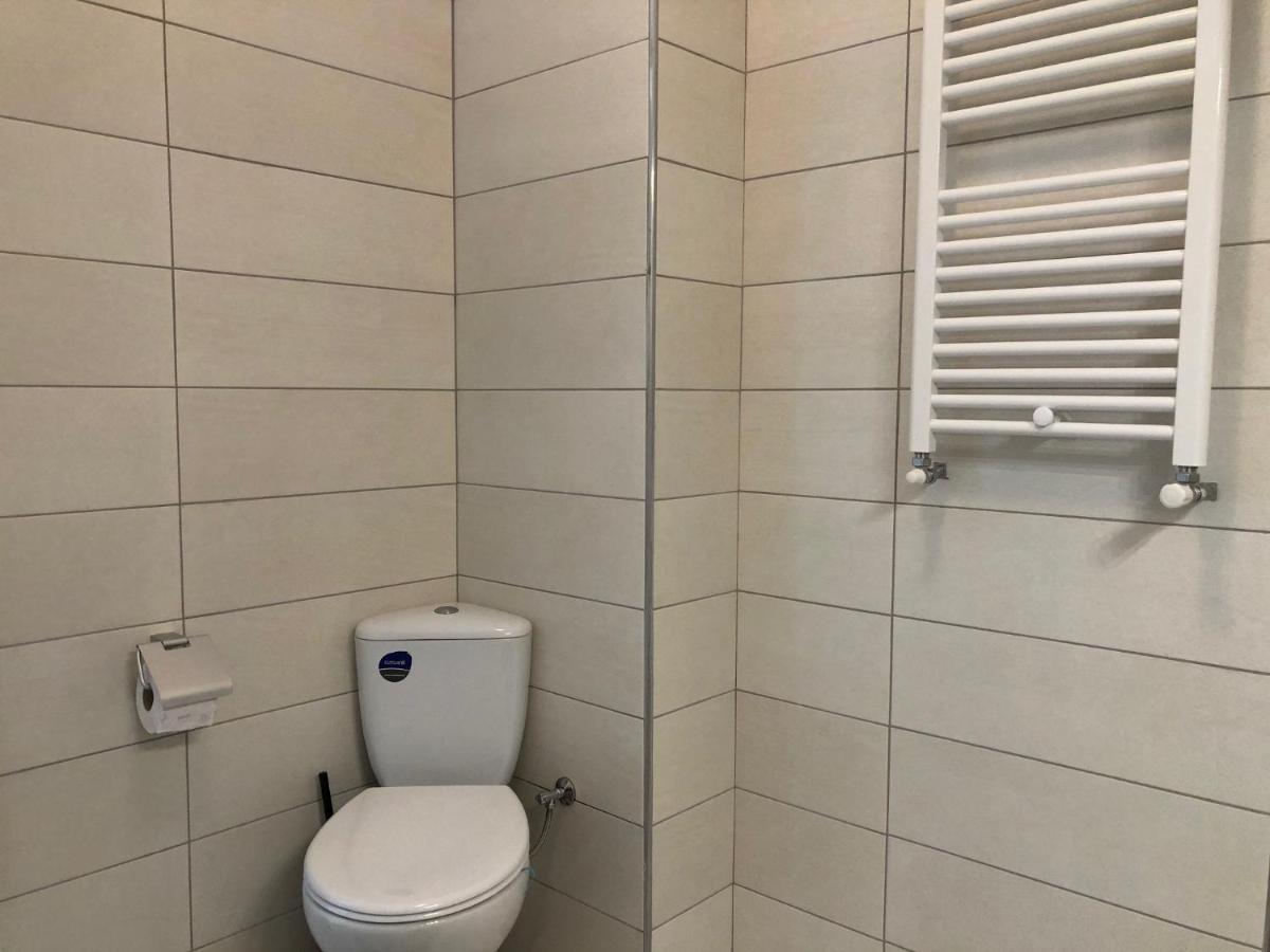 Luxury Westpark 2-Room Apartment Lakeview W5 Bukarest Eksteriør billede