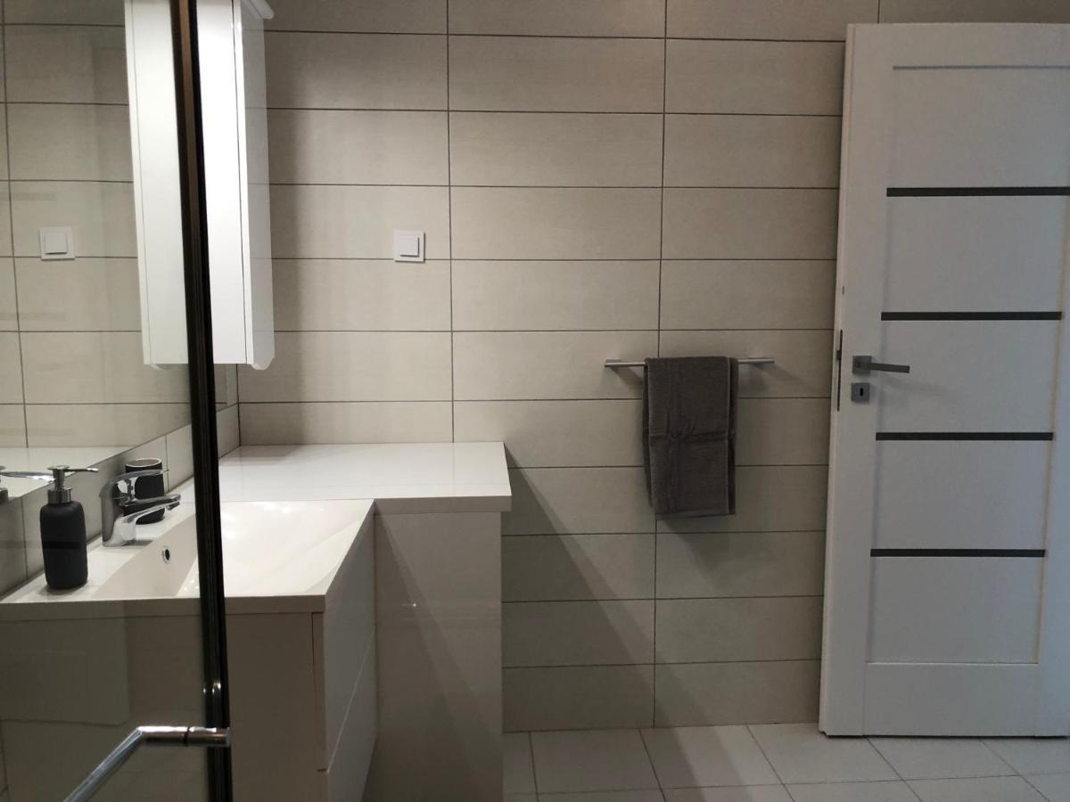 Luxury Westpark 2-Room Apartment Lakeview W5 Bukarest Eksteriør billede