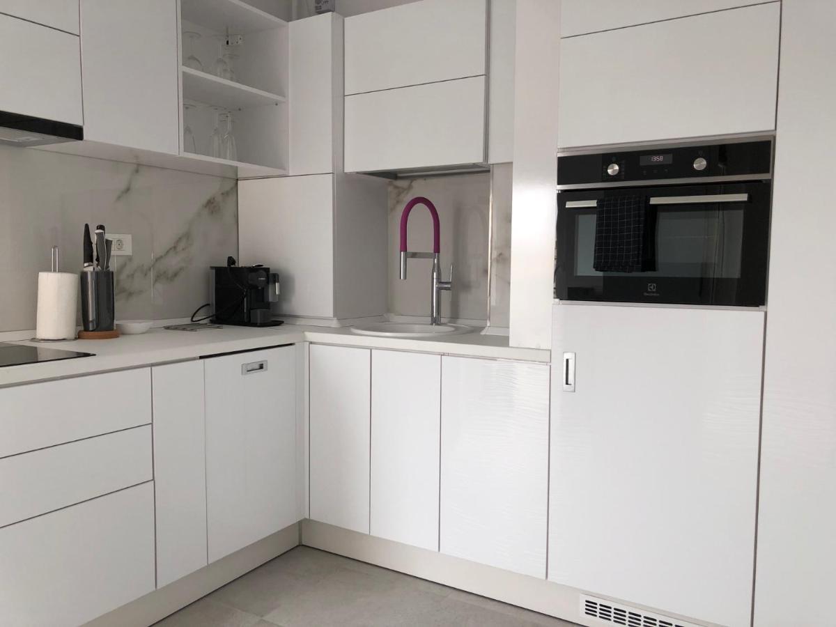 Luxury Westpark 2-Room Apartment Lakeview W5 Bukarest Eksteriør billede
