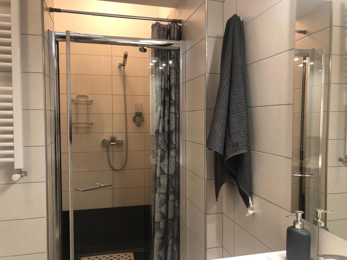 Luxury Westpark 2-Room Apartment Lakeview W5 Bukarest Eksteriør billede